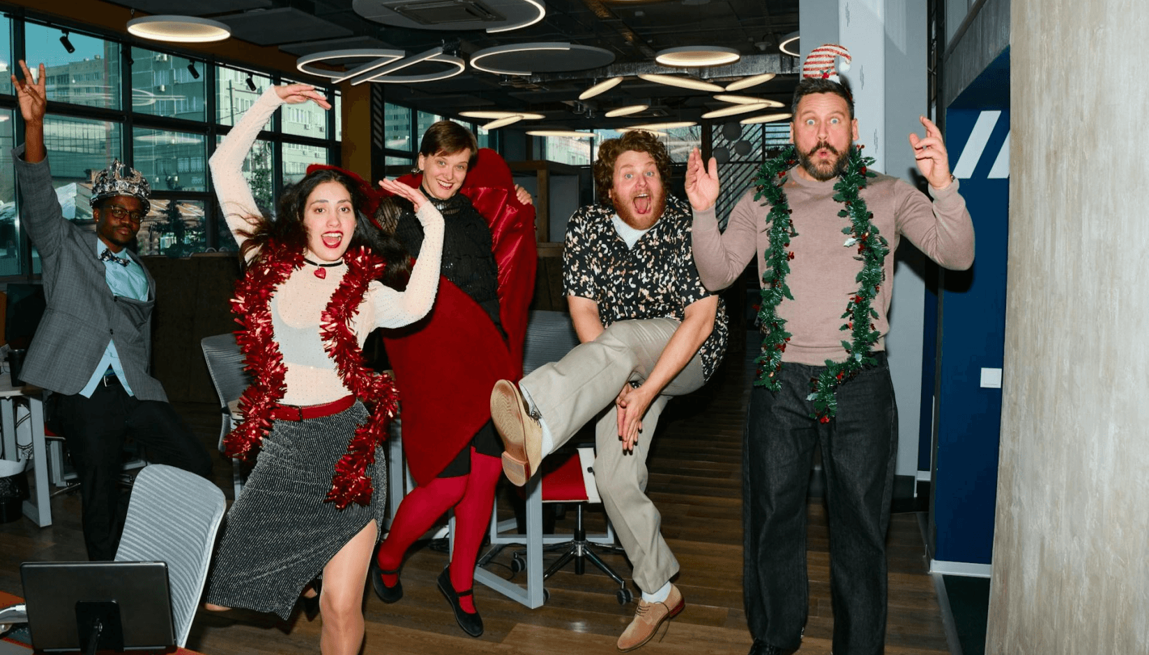 Mingle & Jingle: Master Your Coworking Christmas Party in 15 Steps!